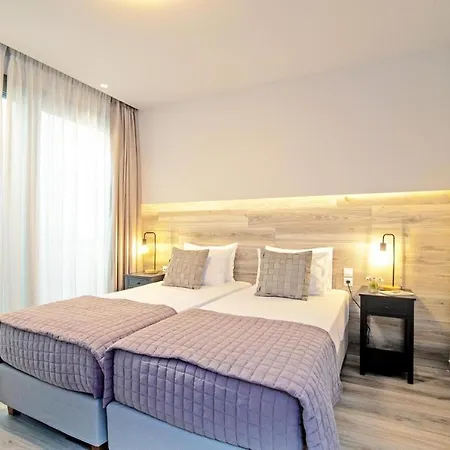 Будинок відпочинку Vila De Lux Cu Piscina Privata