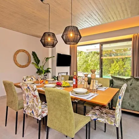 Vila De Lux Cu Piscina Privata Holiday home